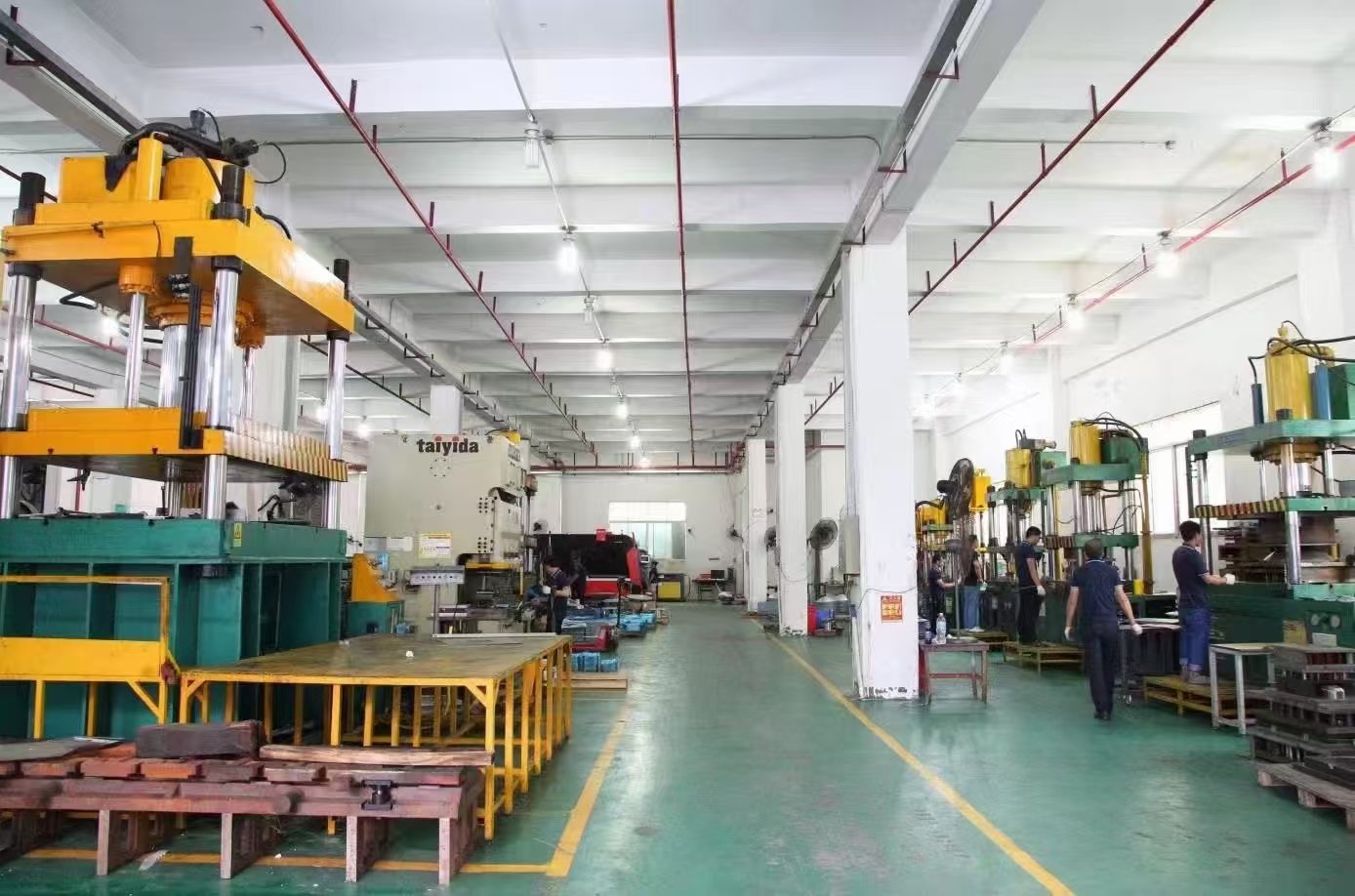 鹏丰精密-深拉伸方形模具