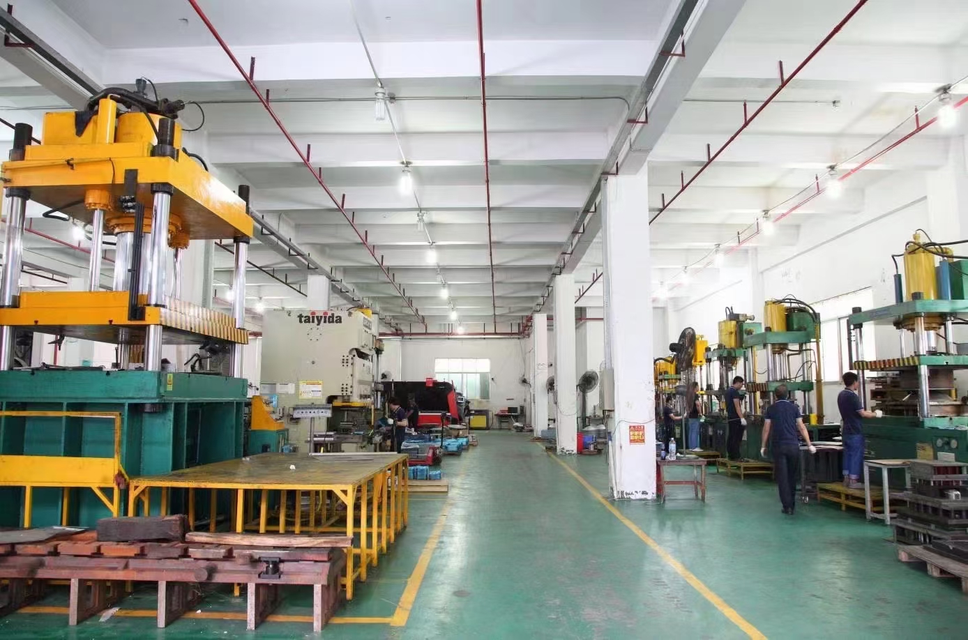 鹏丰精密-线盒拉伸模具